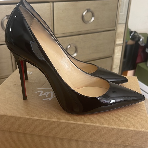 Christian Louboutin - Picture 5 of 5